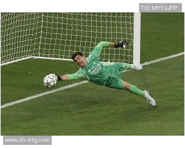 库尔图瓦:守护球门的铁血战士与足球场上的传奇之路 库尔图瓦:守护球门的铁血战士与足球场上的传奇之路